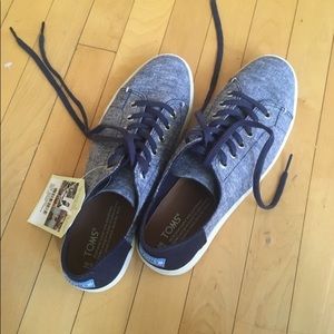 Shoes (Toms)